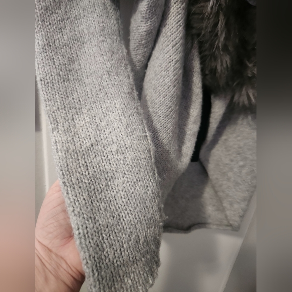 🩶 2/20 - Picture 2 of 5